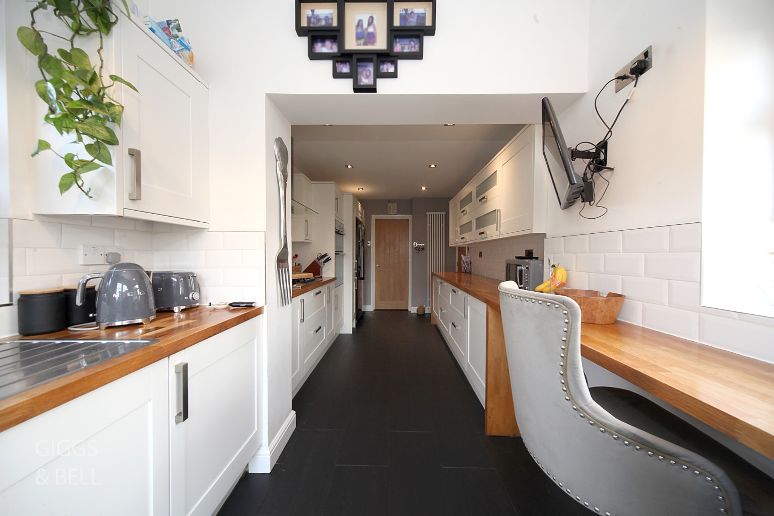 4 bed detached house for sale in Beckham Close, Luton 5