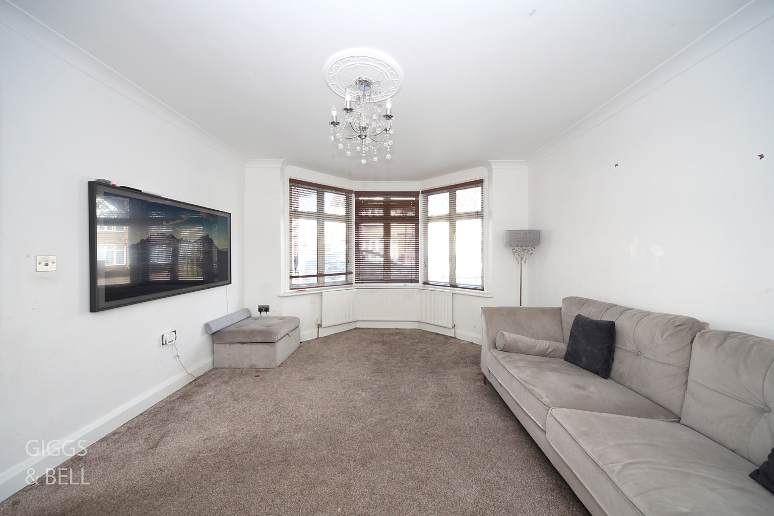 3 bed semi-detached house for sale in Durham Road, Luton  - Property Image 4