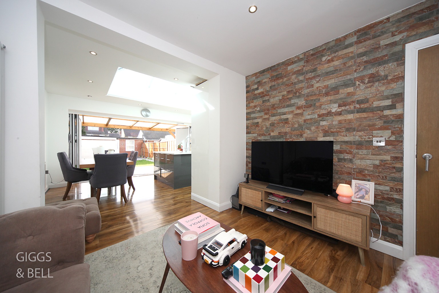 3 bed semi-detached house for sale in Durham Road, Luton  - Property Image 5