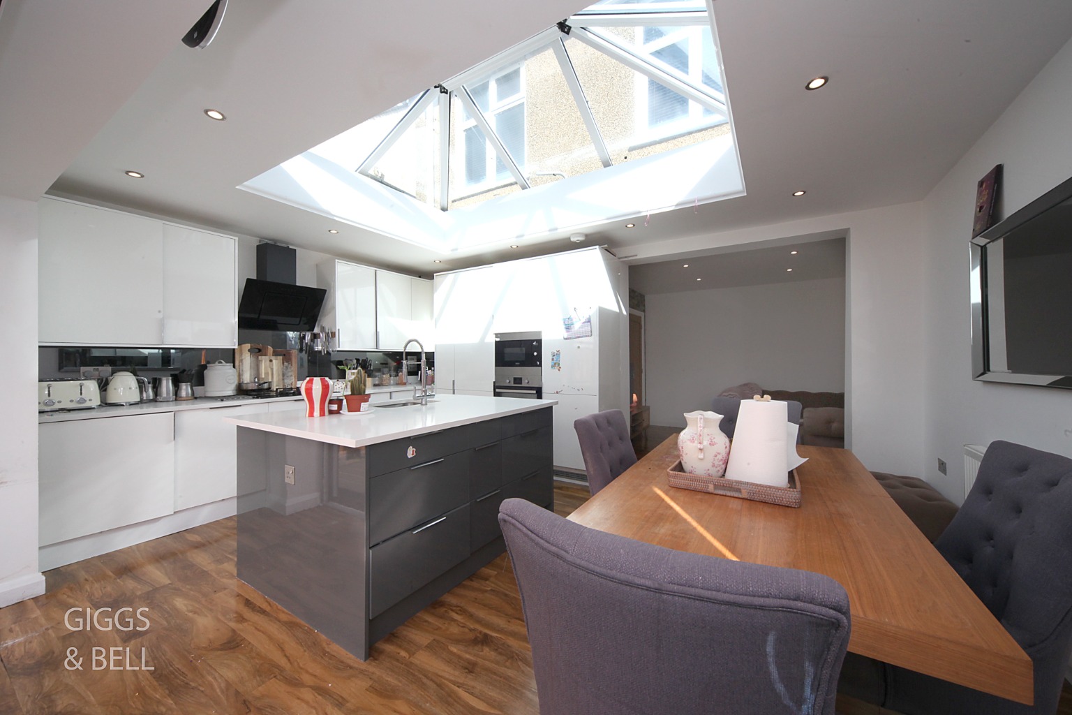 3 bed semi-detached house for sale in Durham Road, Luton  - Property Image 10