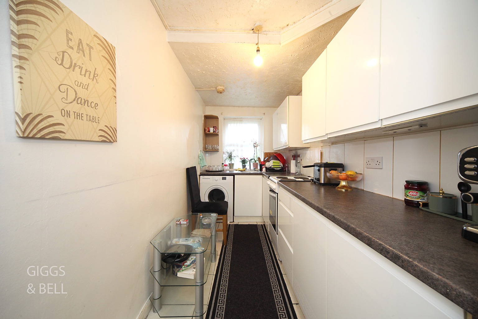 2 bed ground floor flat for sale in Downs Road, Bedfordshire  - Property Image 6