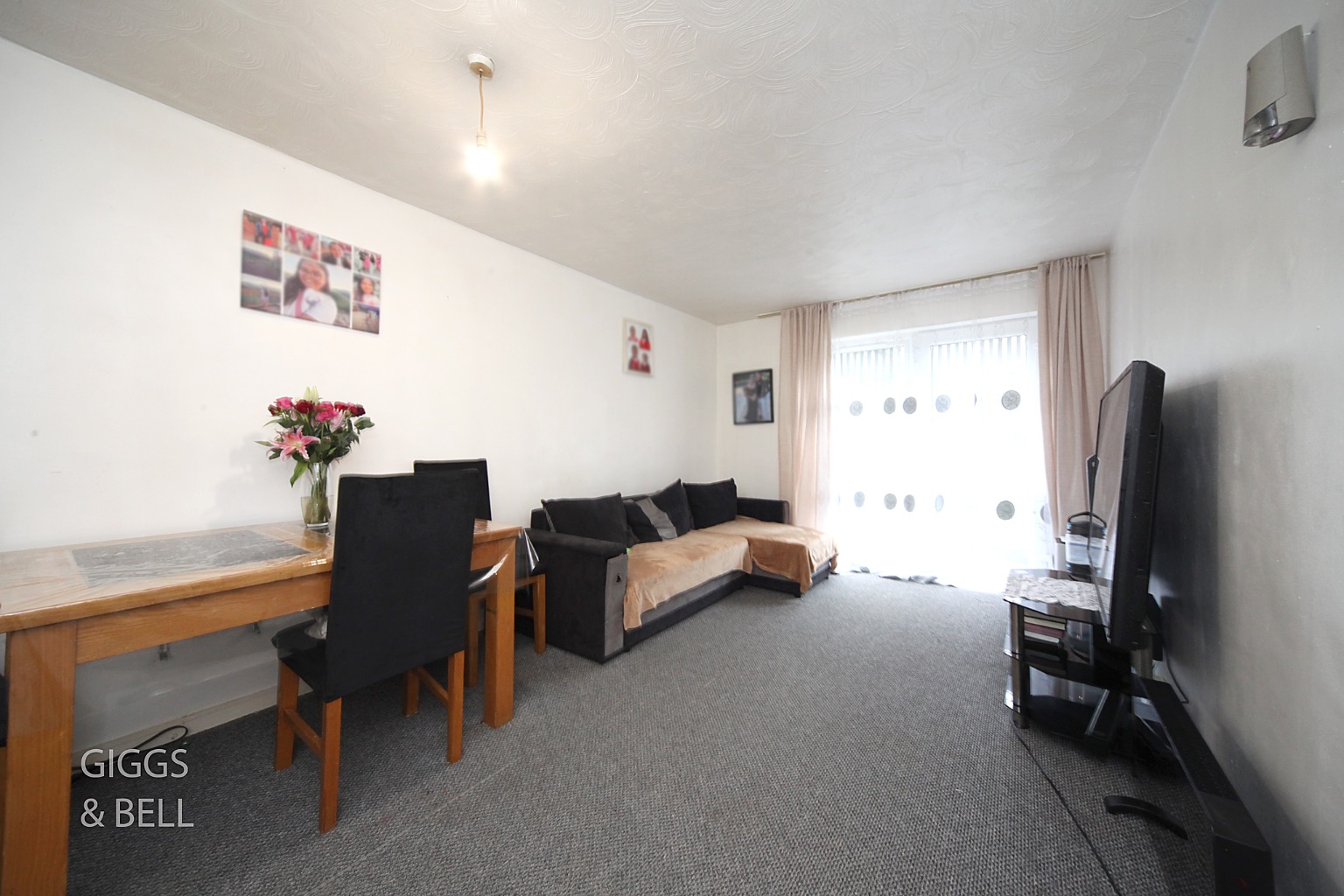 2 bed ground floor flat for sale in Downs Road, Bedfordshire  - Property Image 4