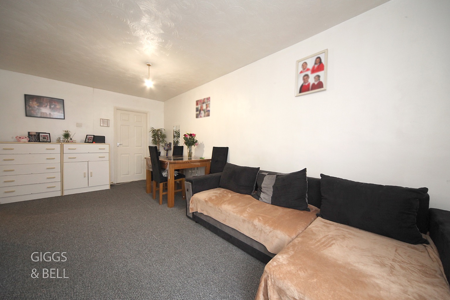 2 bed ground floor flat for sale in Downs Road, Bedfordshire  - Property Image 3