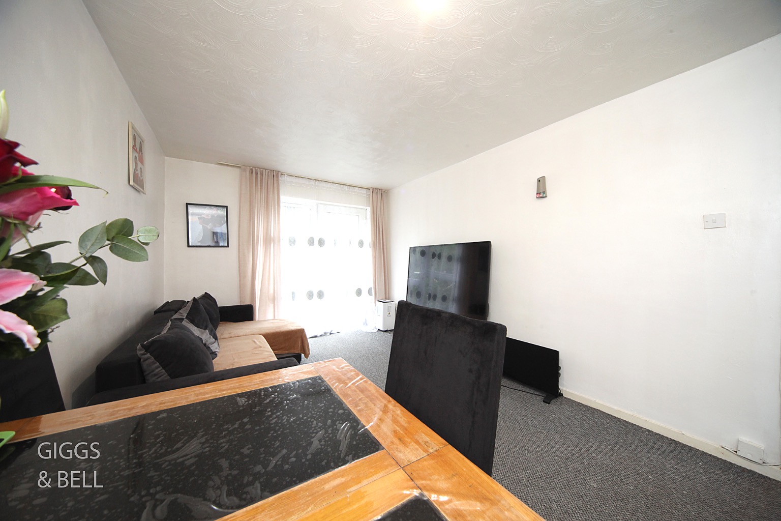 2 bed ground floor flat for sale in Downs Road, Bedfordshire  - Property Image 5