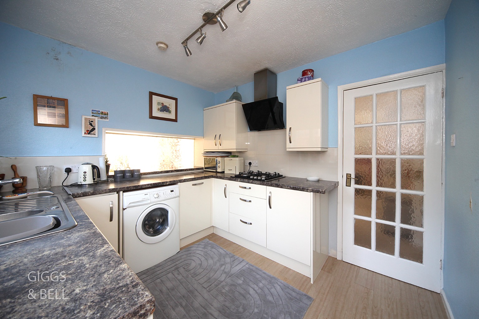 3 bed semi-detached bungalow for sale in Runley Road, Luton  - Property Image 6