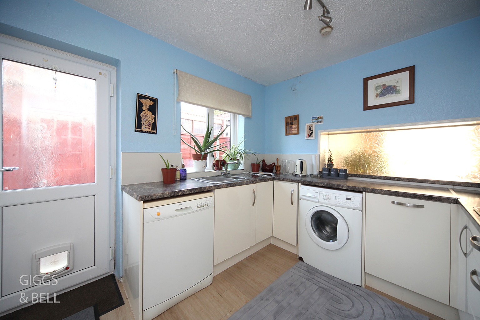 3 bed semi-detached bungalow for sale in Runley Road, Luton  - Property Image 5