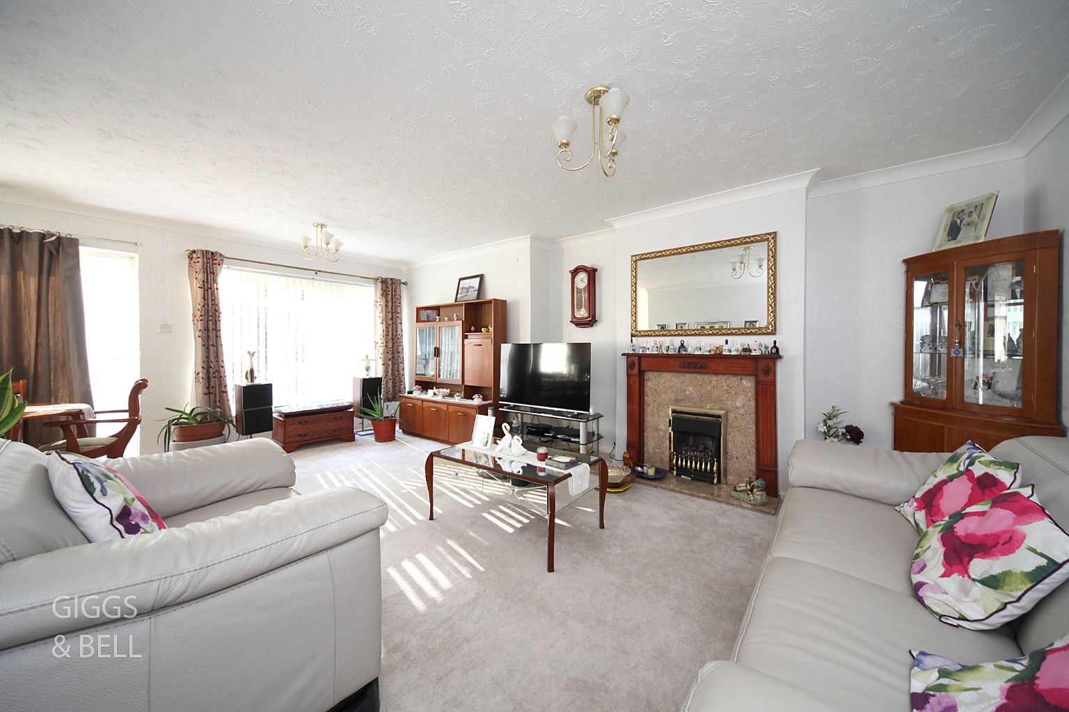 3 bed semi-detached bungalow for sale in Runley Road, Luton 2