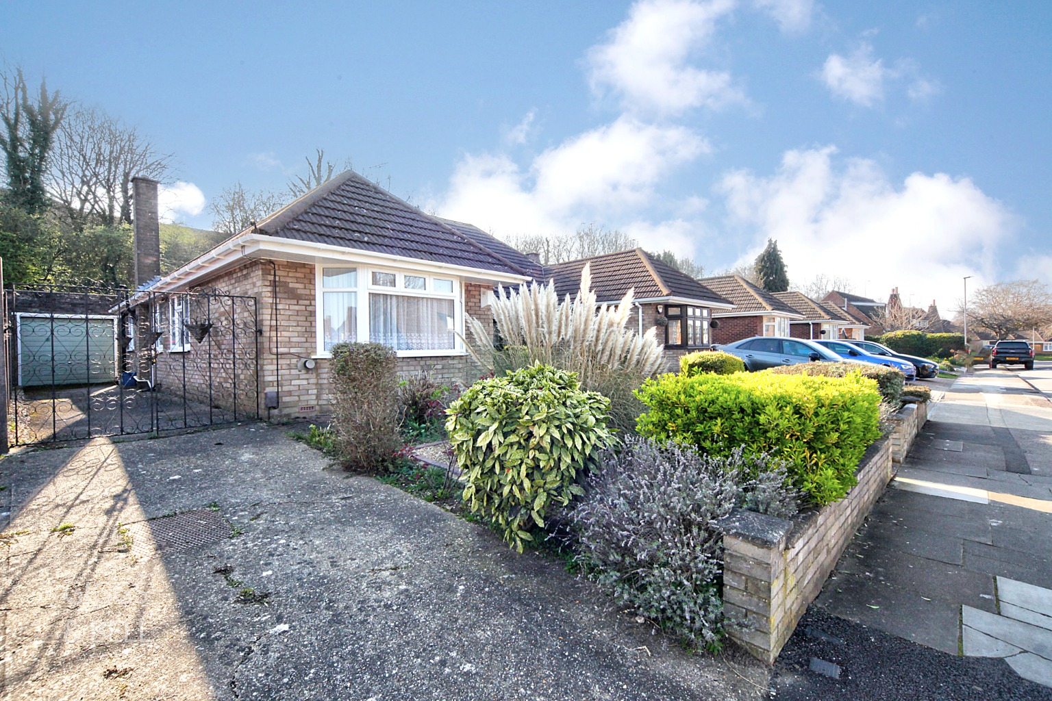 3 bed semi-detached bungalow for sale in Runley Road, Luton, LU1 