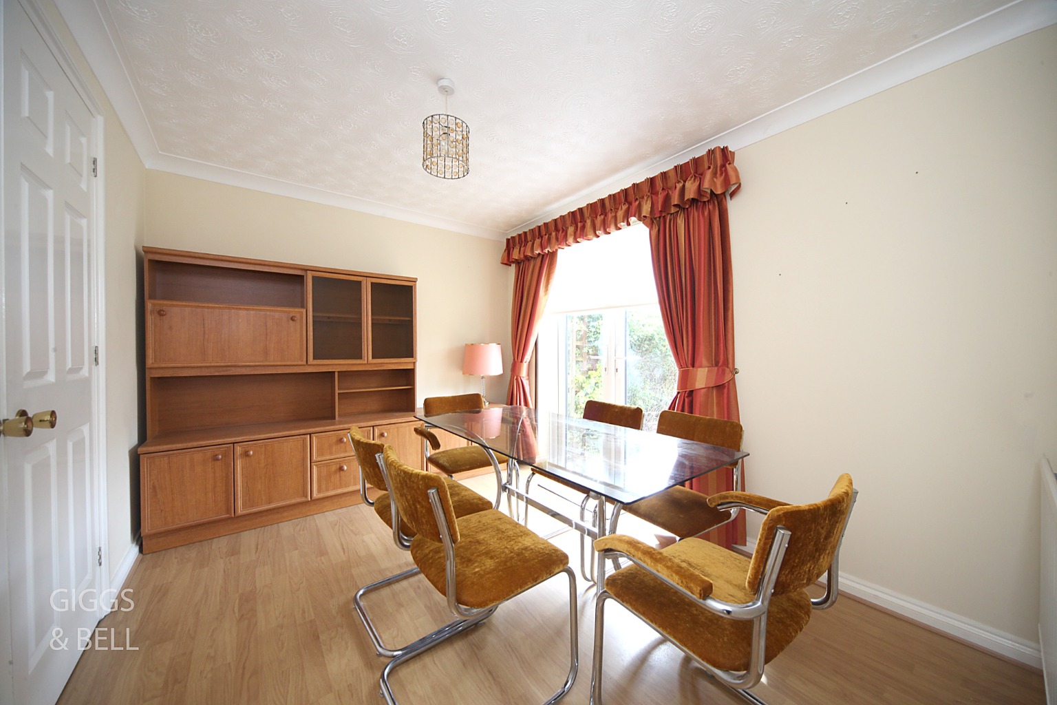 3 bed detached house for sale in Besford Close, Luton  - Property Image 4