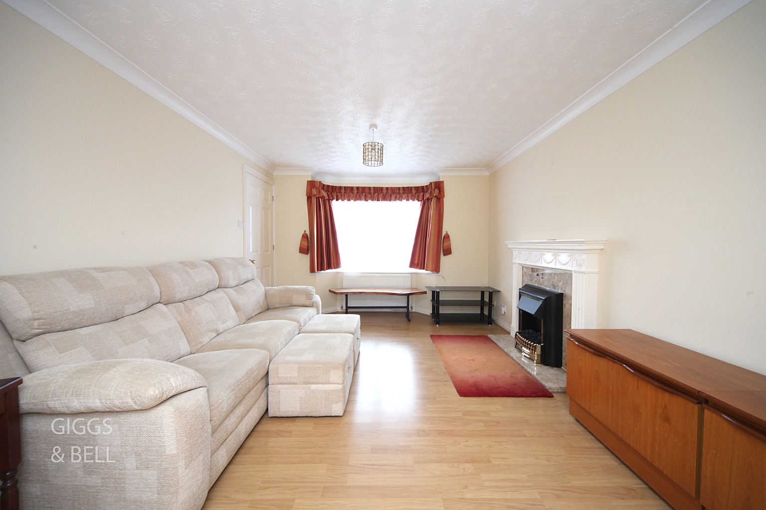 3 bed detached house for sale in Besford Close, Luton  - Property Image 2
