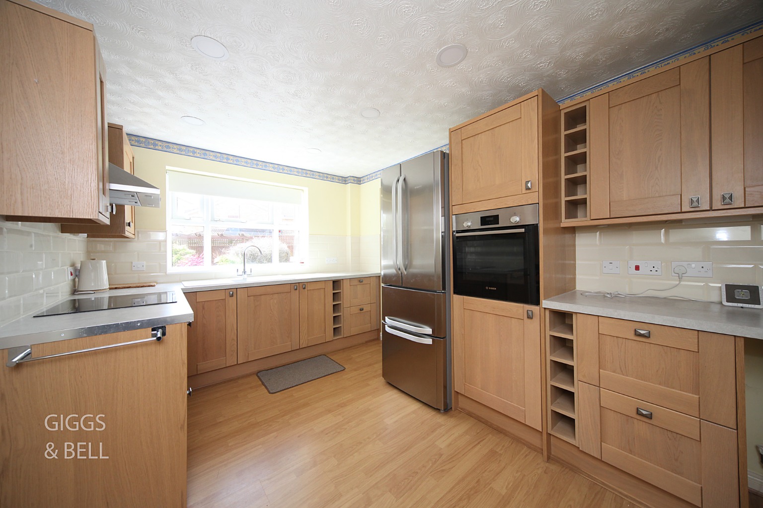 3 bed detached house for sale in Besford Close, Luton 5