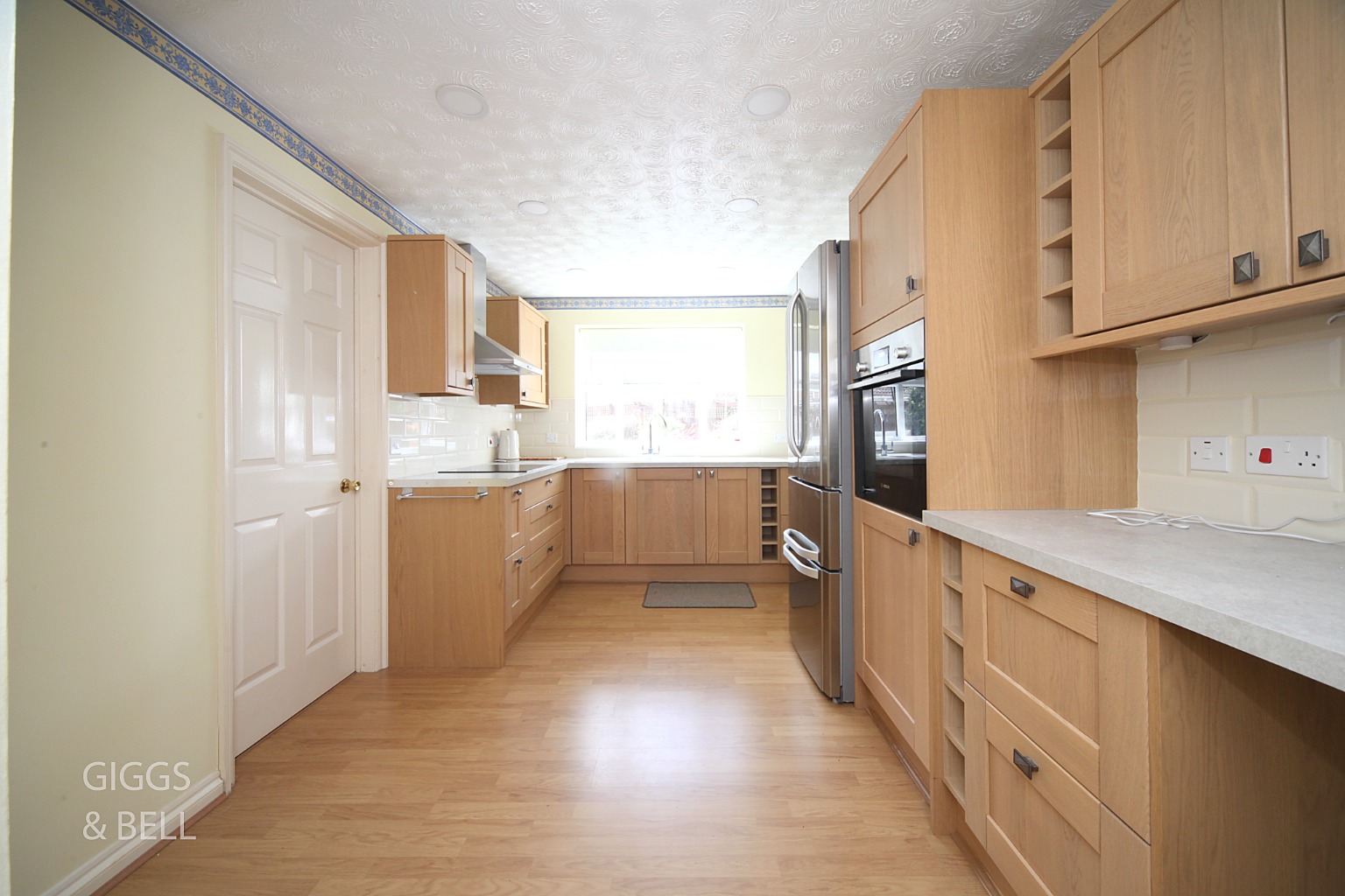 3 bed detached house for sale in Besford Close, Luton  - Property Image 5
