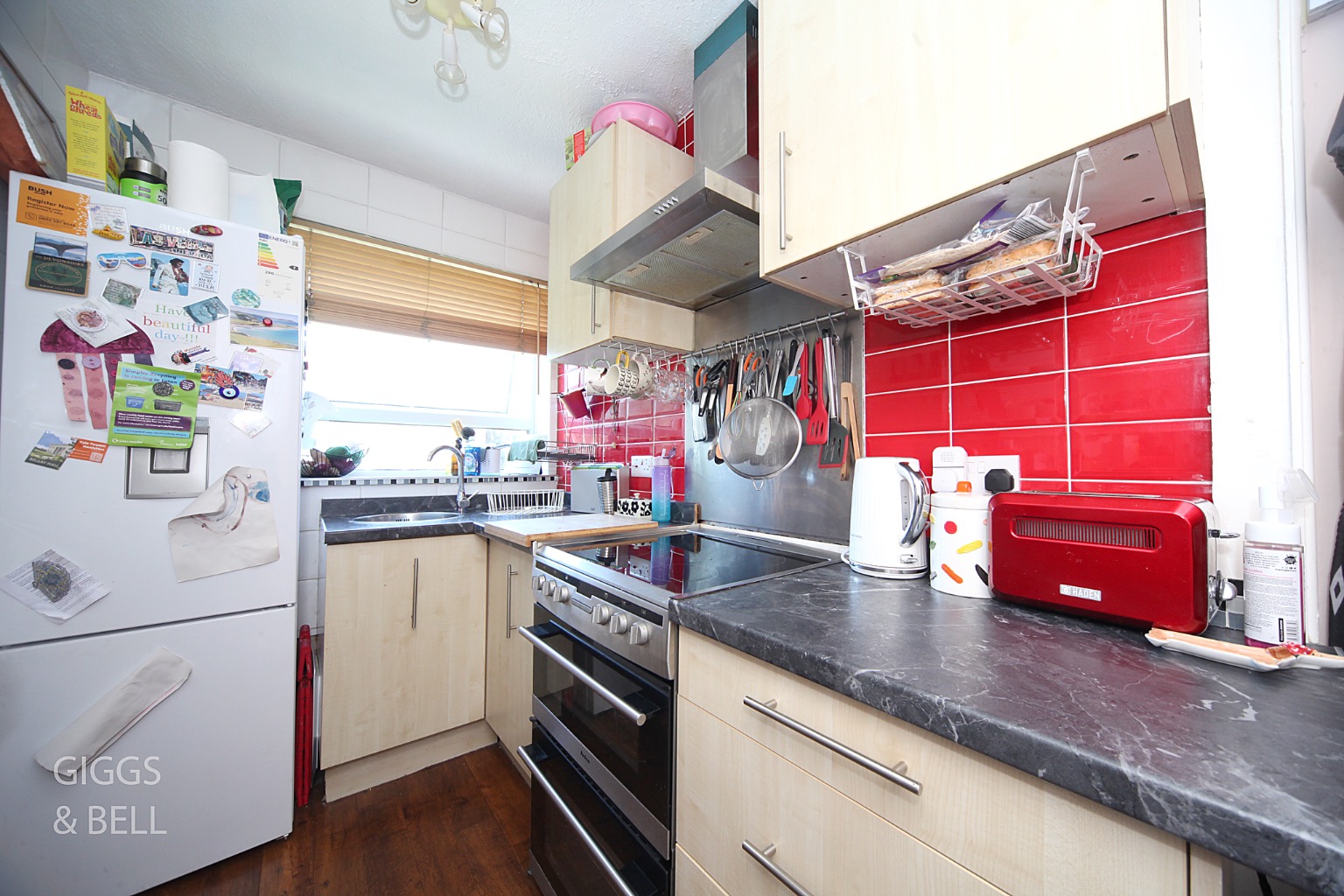2 bed maisonette for sale in Birchen Grove, Luton 4