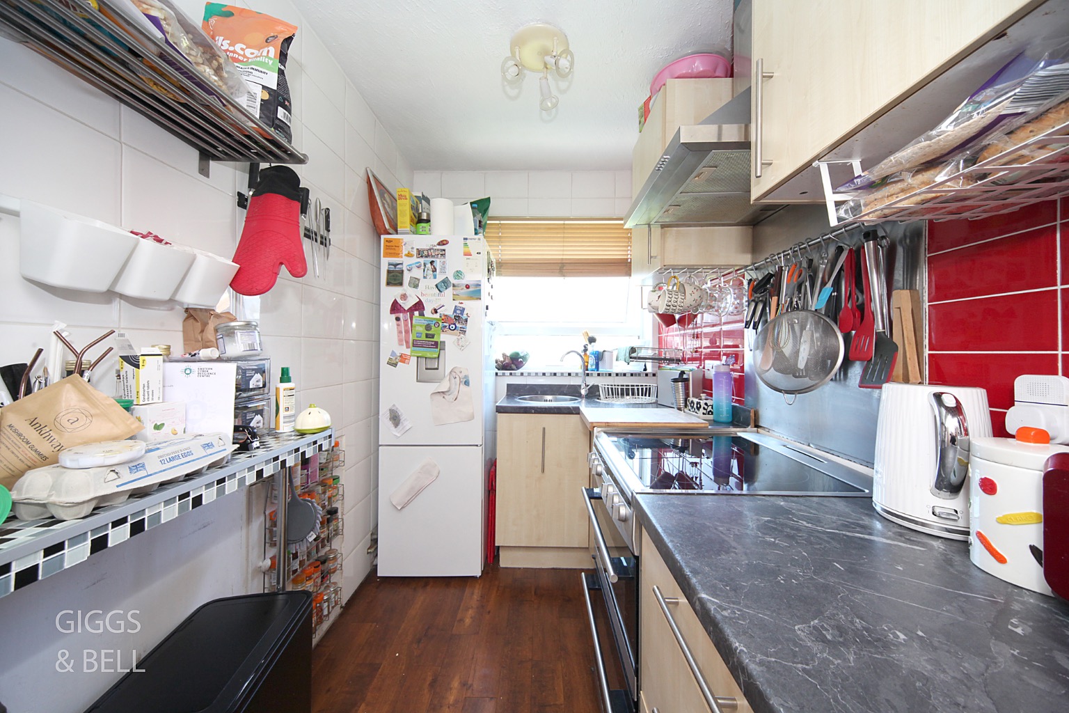 2 bed maisonette for sale in Birchen Grove, Luton 3