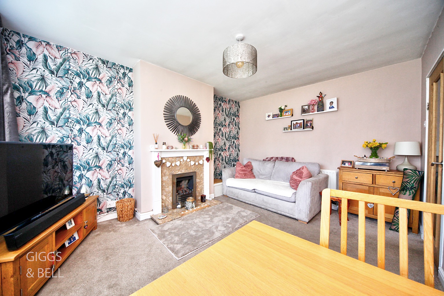 2 bed maisonette for sale in Birchen Grove, Luton 2