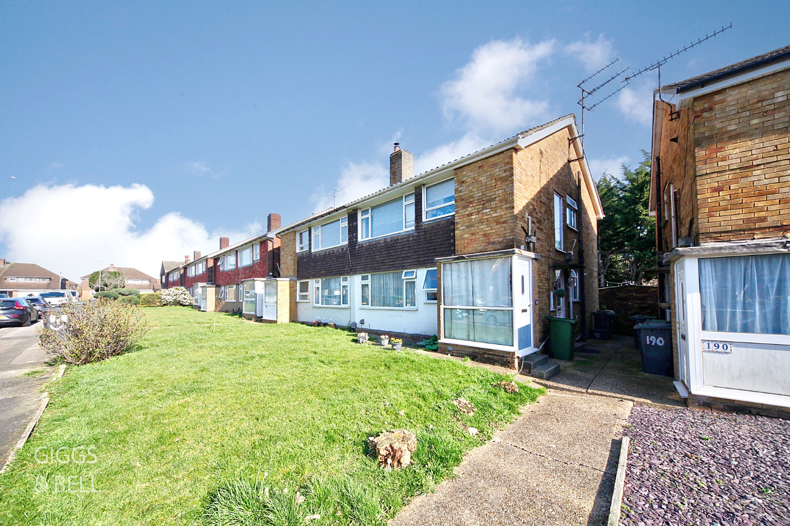 2 bed maisonette for sale in Birchen Grove, Luton - Property Image 1