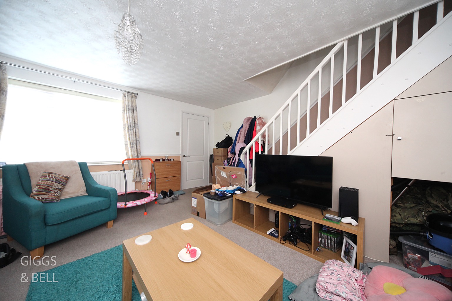 3 bed end of terrace house for sale in Renshaw Close, Luton 1