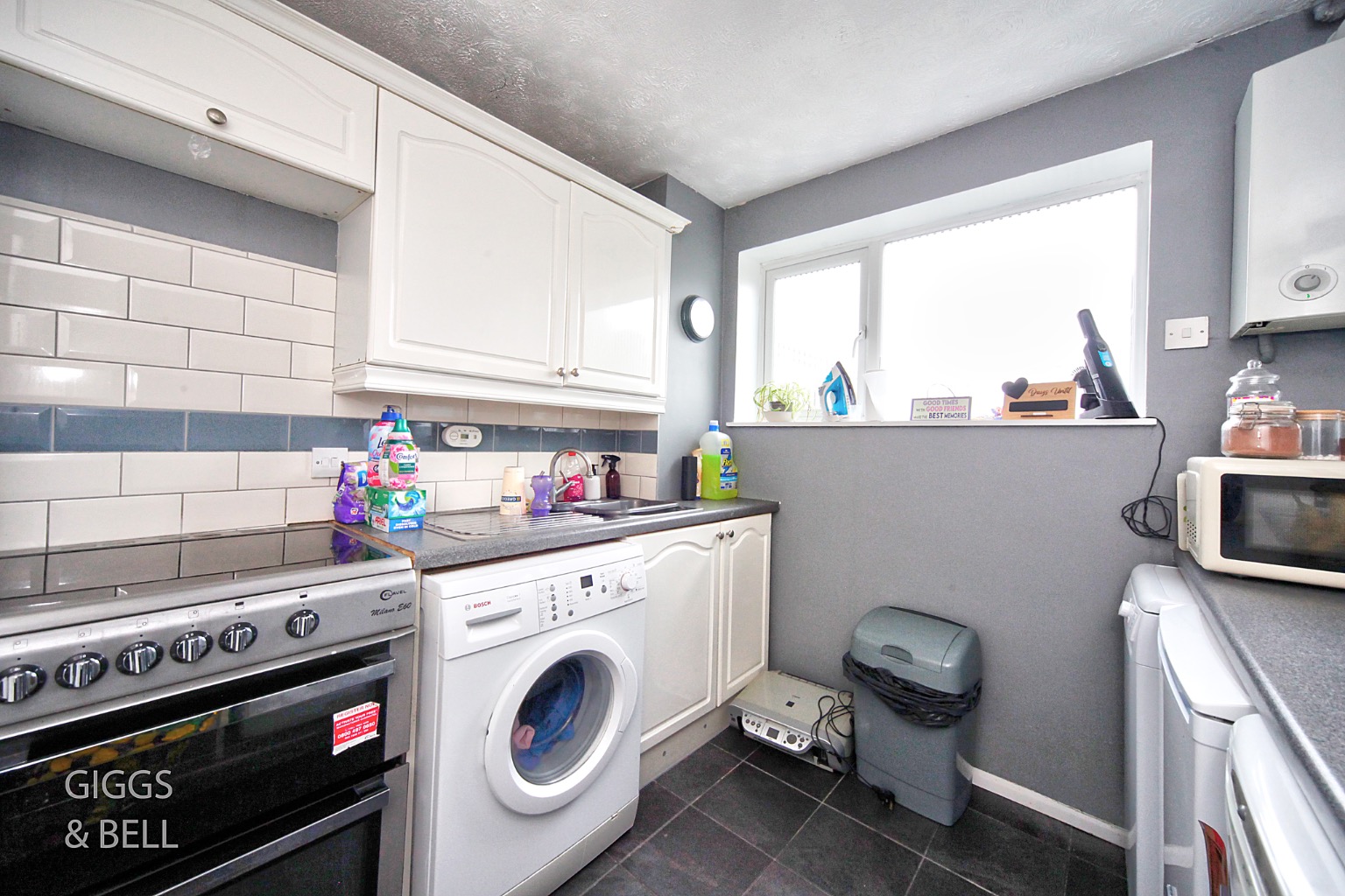 3 bed end of terrace house for sale in Renshaw Close, Luton 7