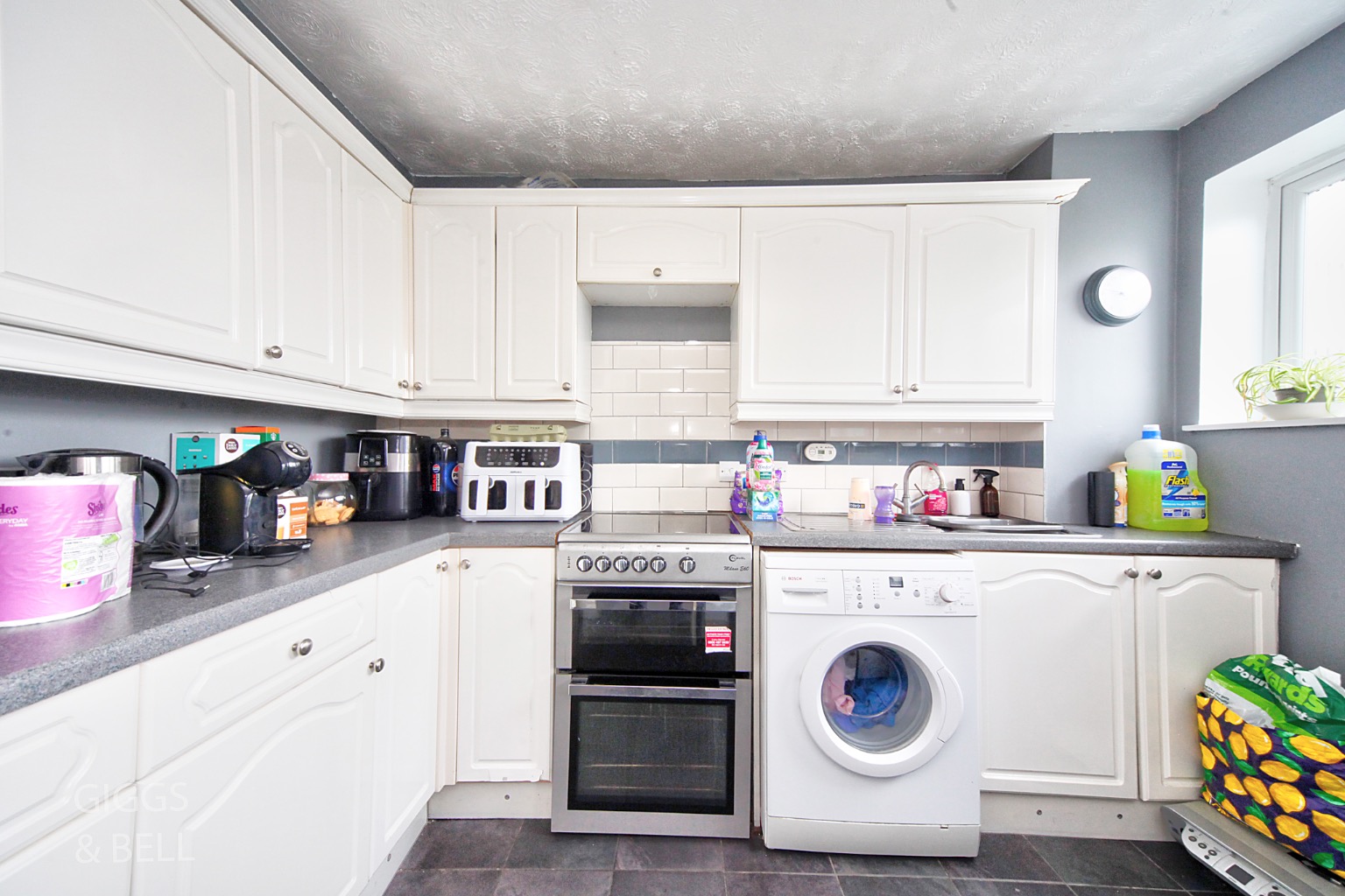 3 bed end of terrace house for sale in Renshaw Close, Luton  - Property Image 5