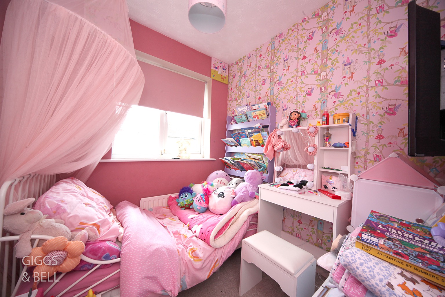 3 bed end of terrace house for sale in Renshaw Close, Luton 10