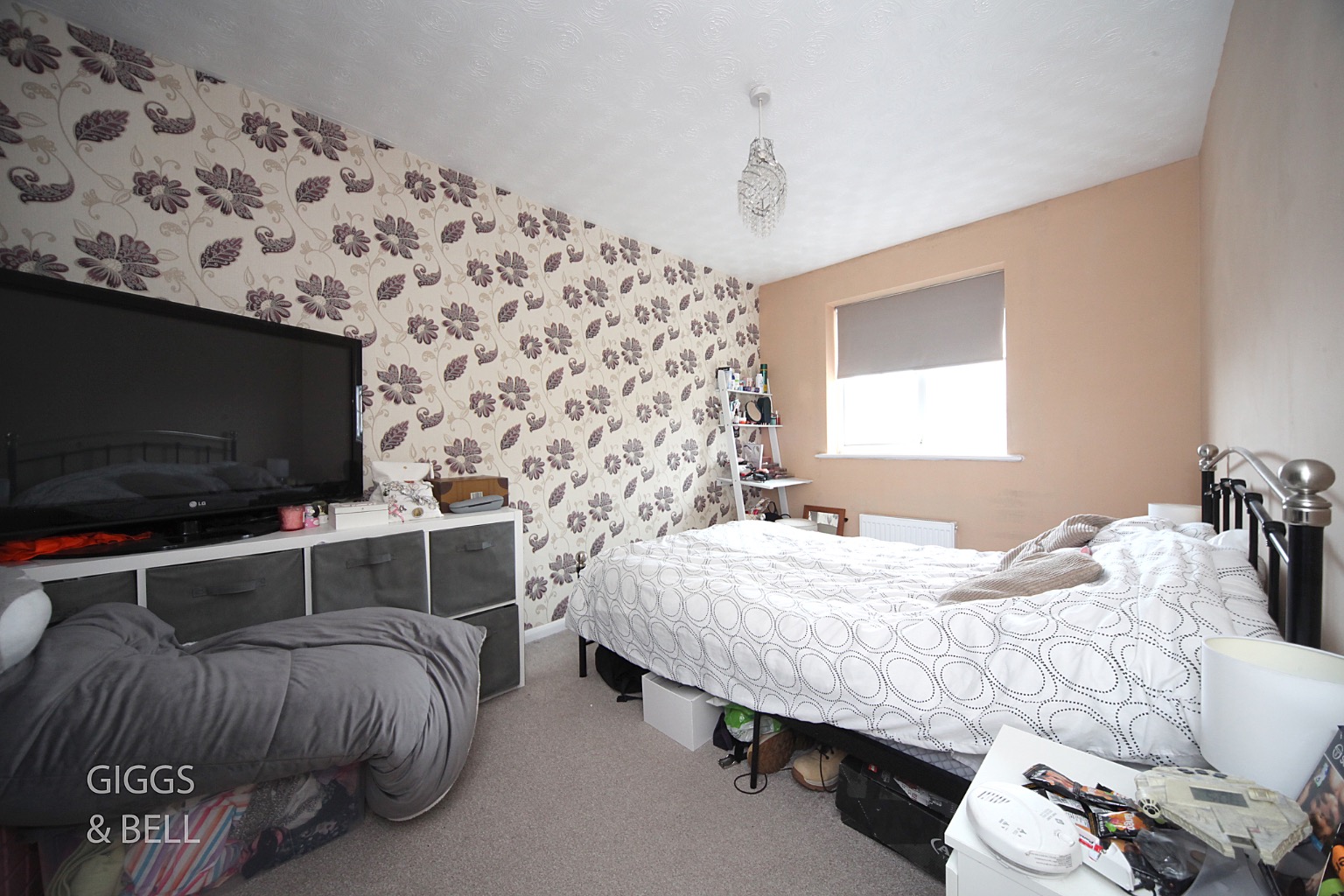 3 bed end of terrace house for sale in Renshaw Close, Luton 8