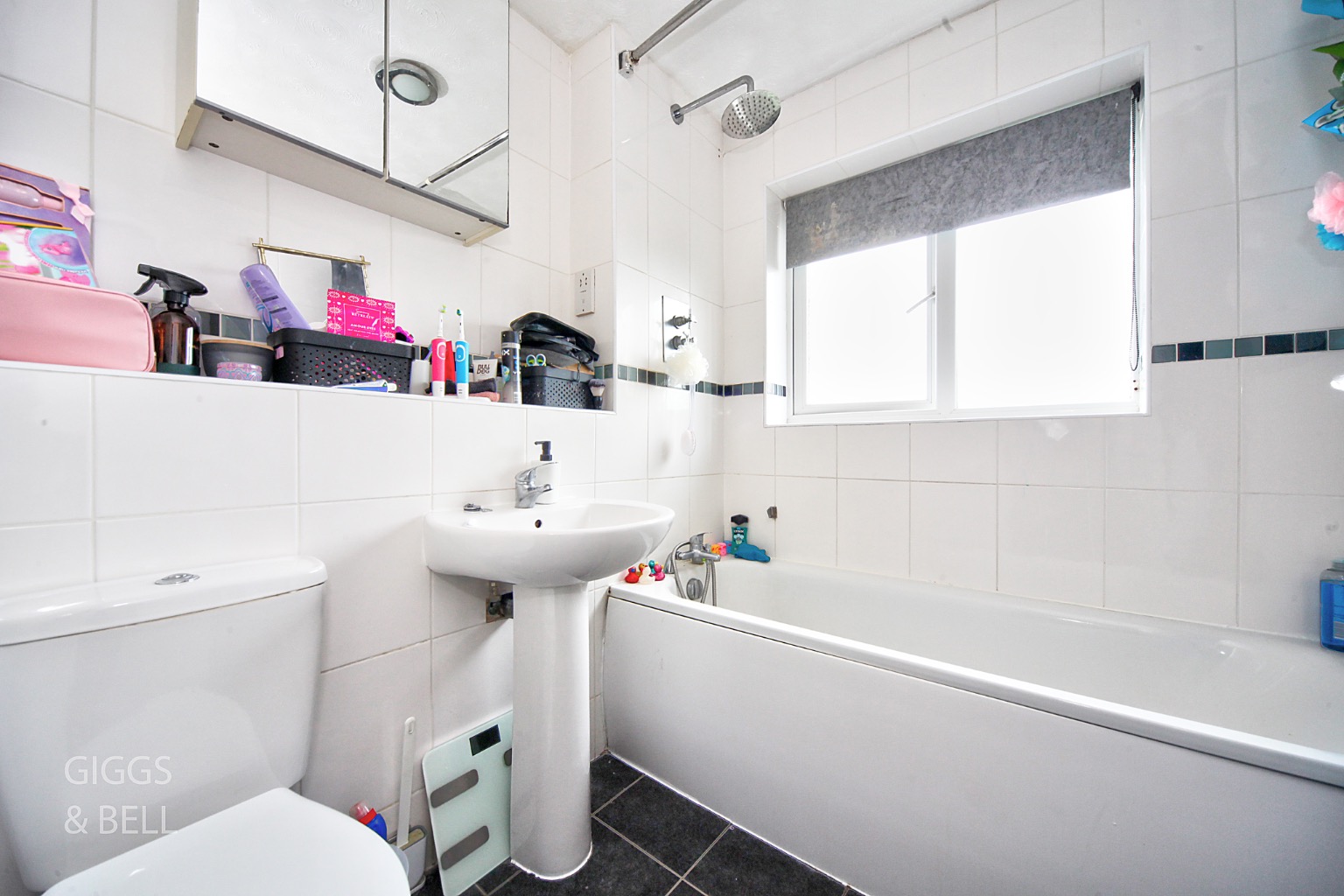 3 bed end of terrace house for sale in Renshaw Close, Luton 11