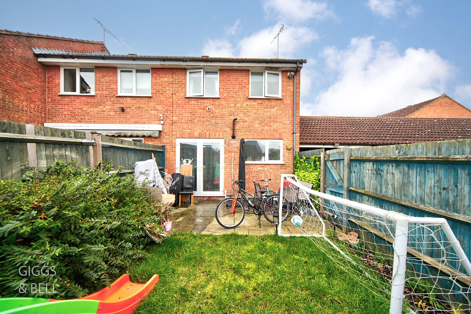 3 bed end of terrace house for sale in Renshaw Close, Luton 13