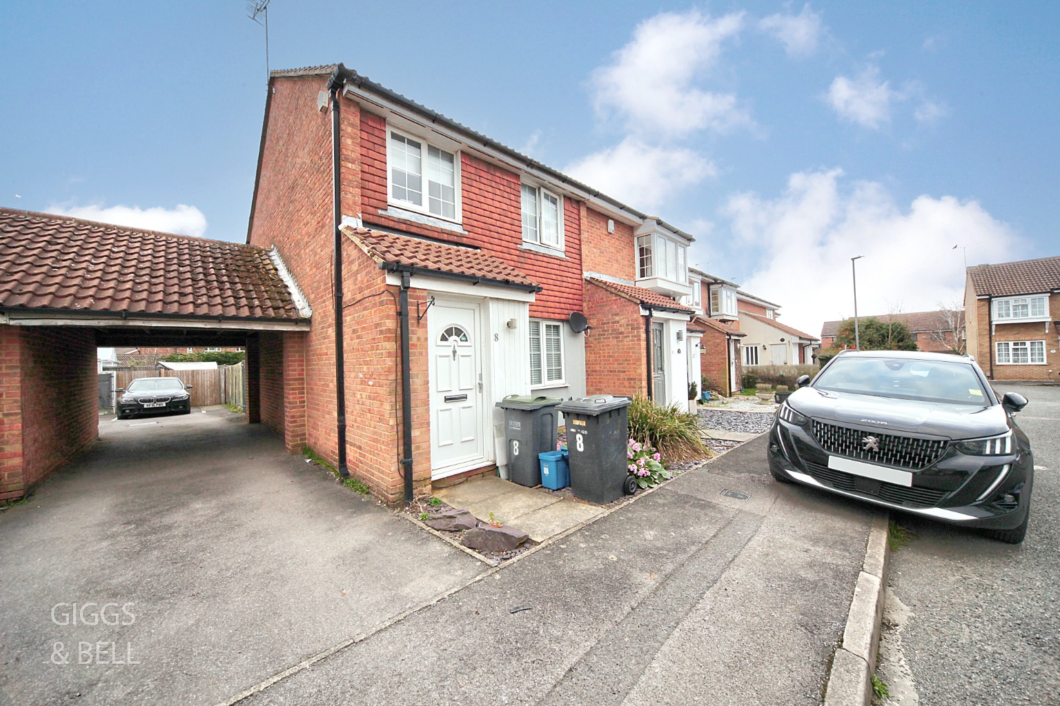3 bed end of terrace house for sale in Renshaw Close, Luton - Property Image 1