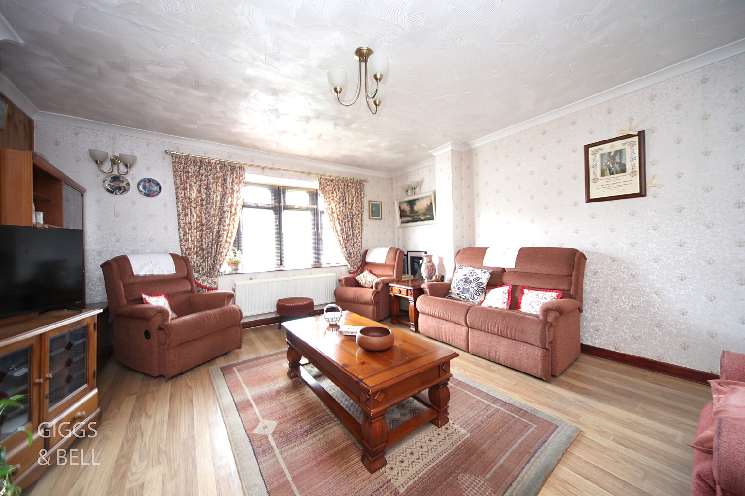3 bed semi-detached house for sale in Chesford Road, Luton  - Property Image 3