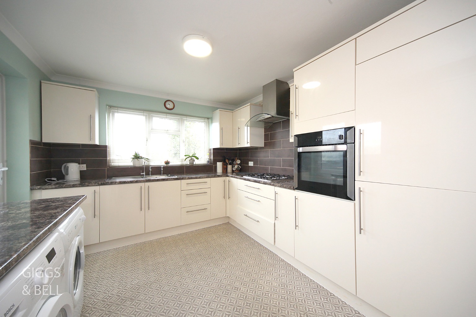 3 bed semi-detached house for sale in Chesford Road, Luton  - Property Image 8