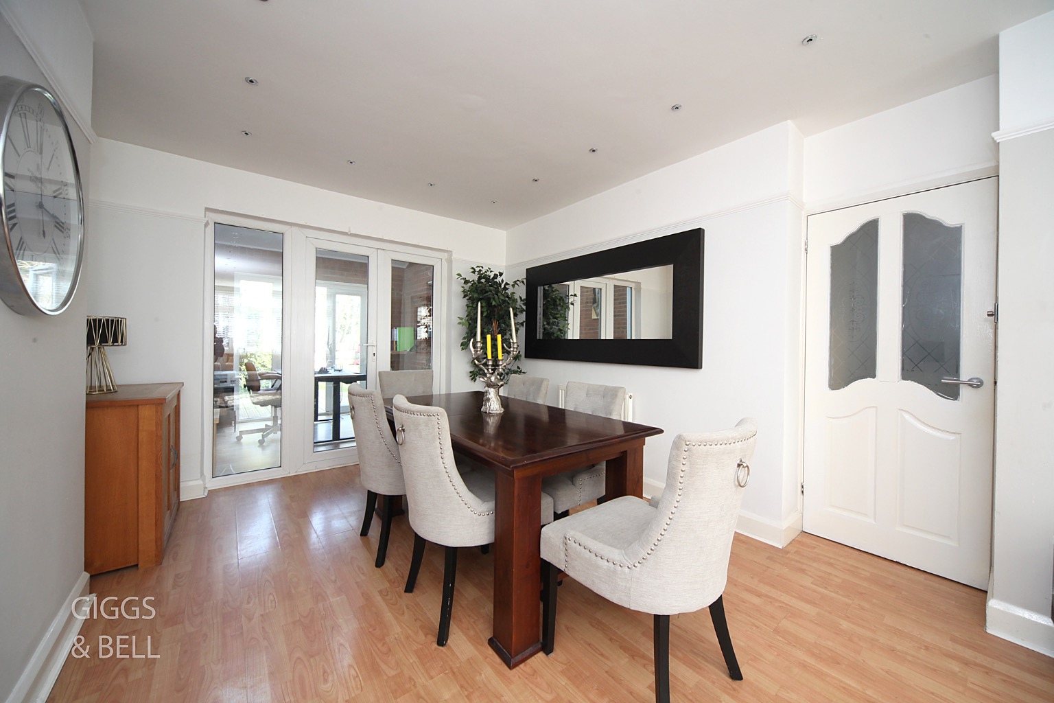 3 bed semi-detached house for sale in Rosslyn Crescent, Luton  - Property Image 6