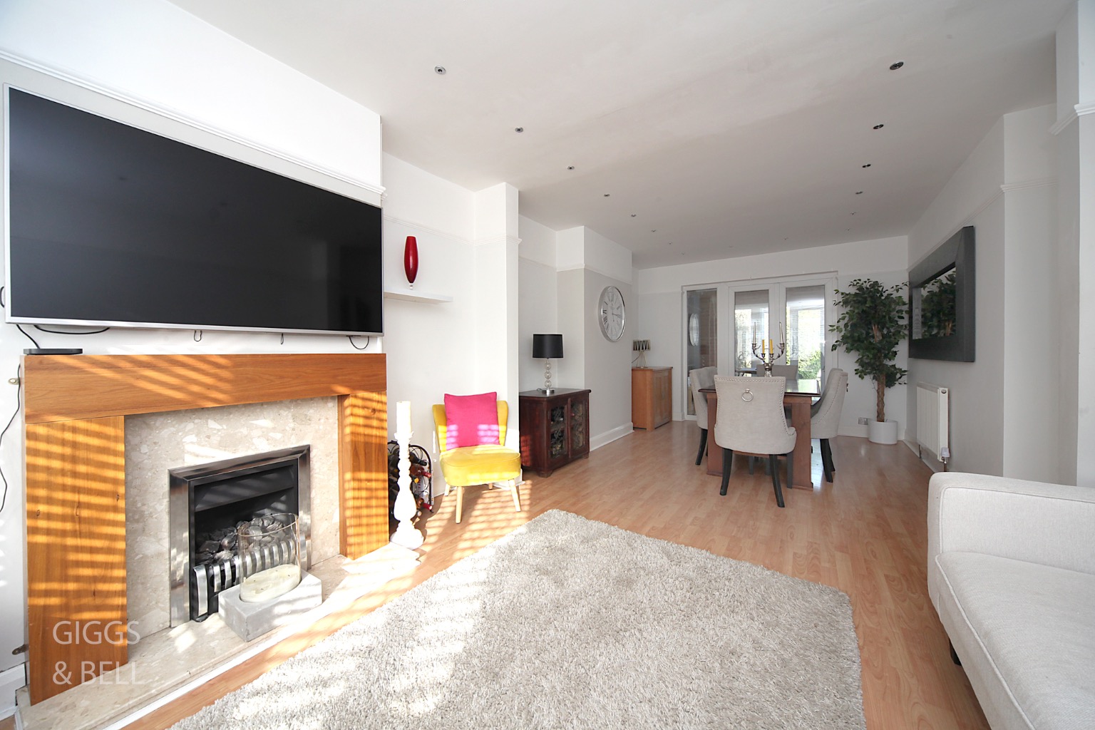 3 bed semi-detached house for sale in Rosslyn Crescent, Luton  - Property Image 3