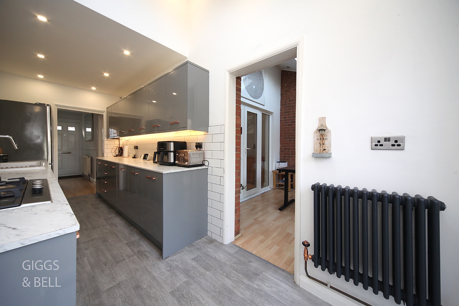 3 bed semi-detached house for sale in Rosslyn Crescent, Luton  - Property Image 11