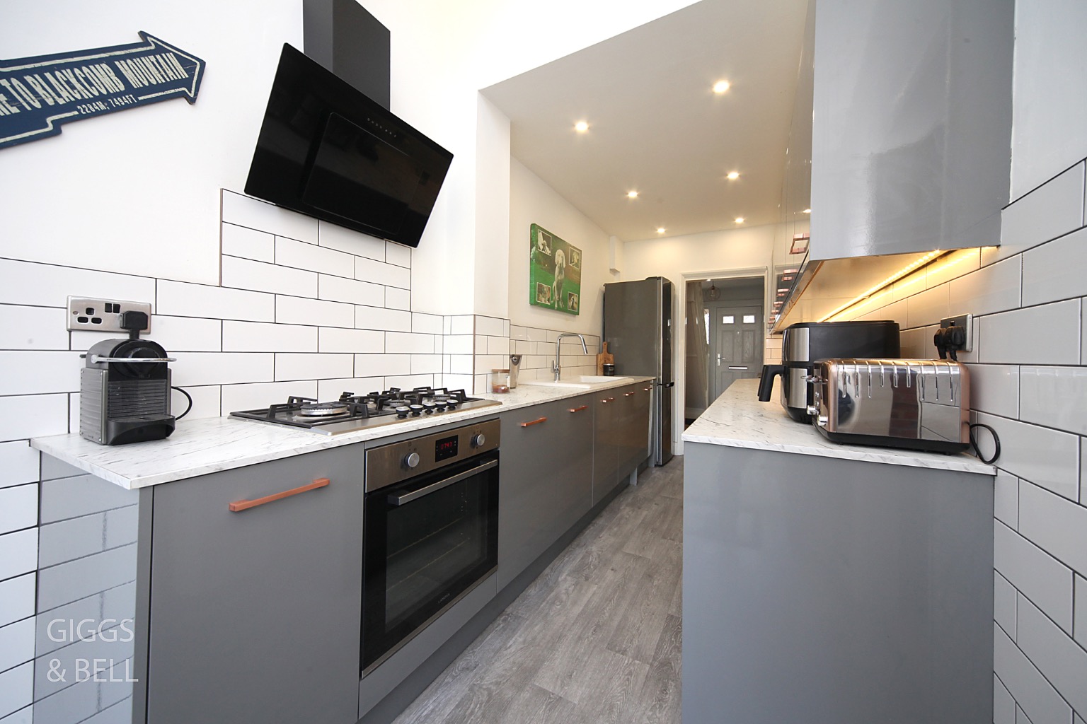 3 bed semi-detached house for sale in Rosslyn Crescent, Luton 8