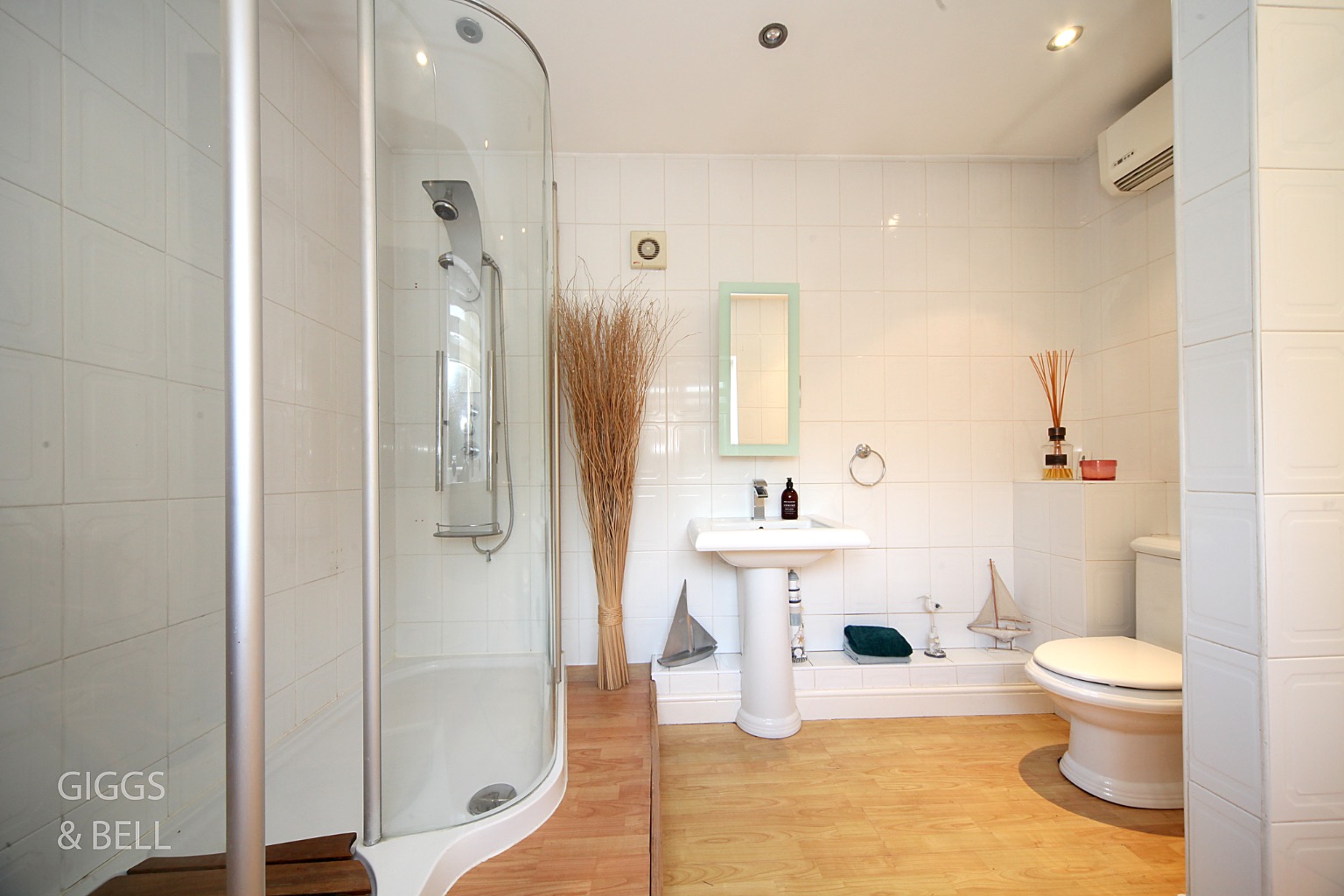 3 bed semi-detached house for sale in Rosslyn Crescent, Luton  - Property Image 15