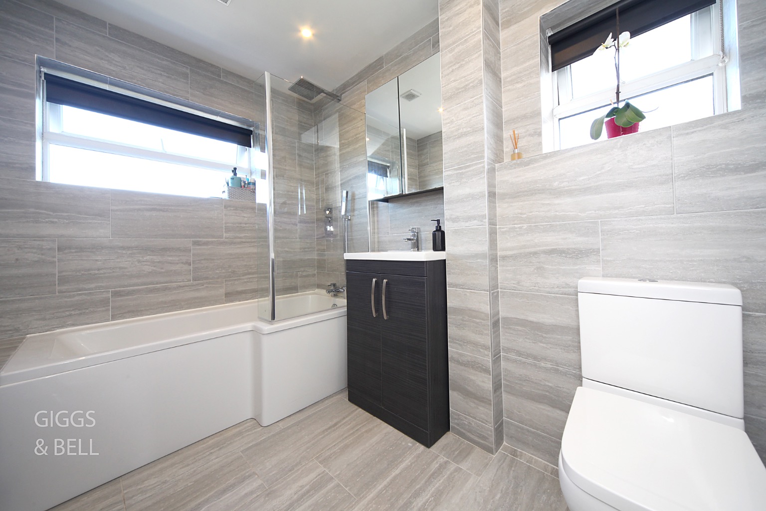 3 bed detached house for sale in Hazelwood Close, Luton 22