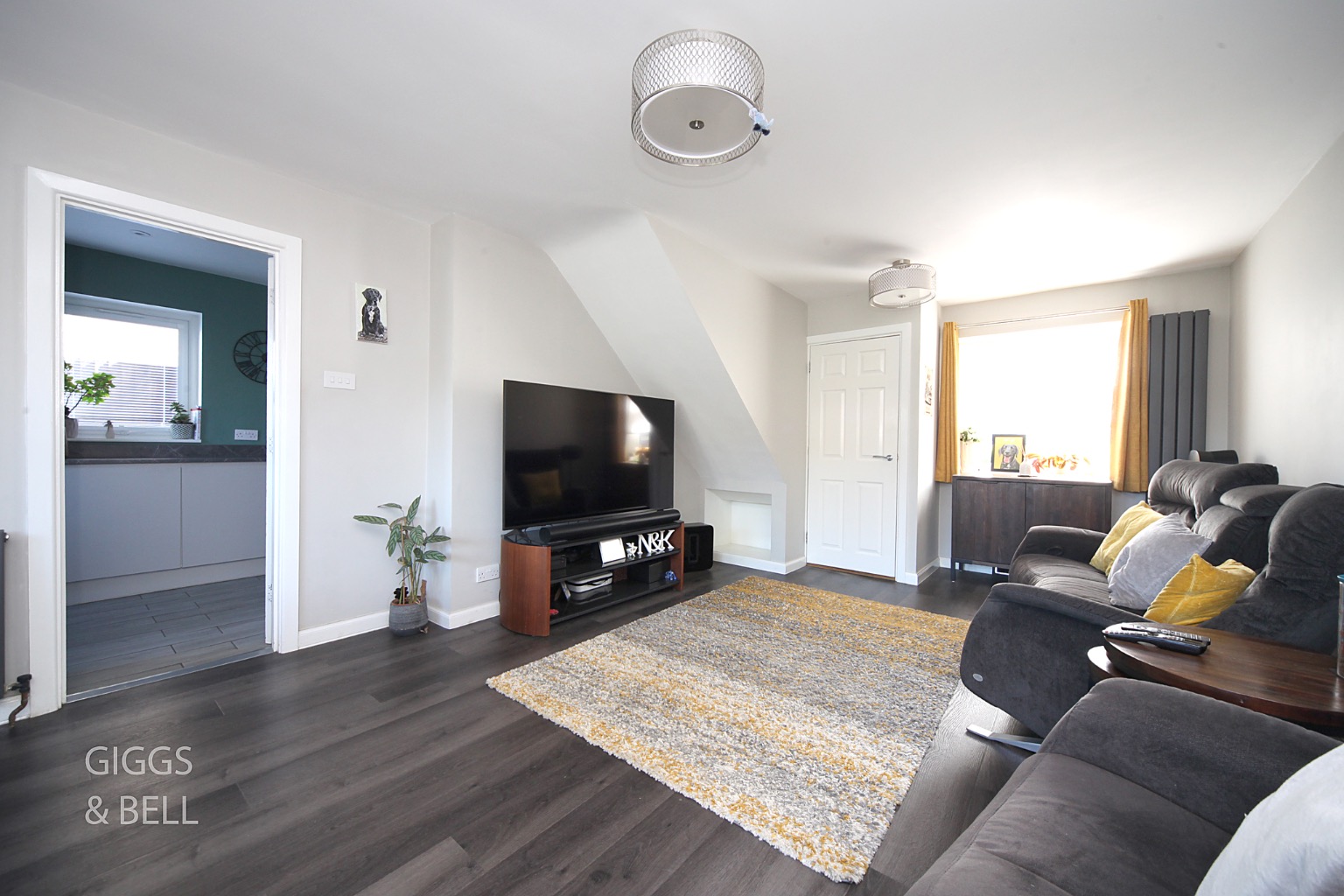 3 bed detached house for sale in Hazelwood Close, Luton 4