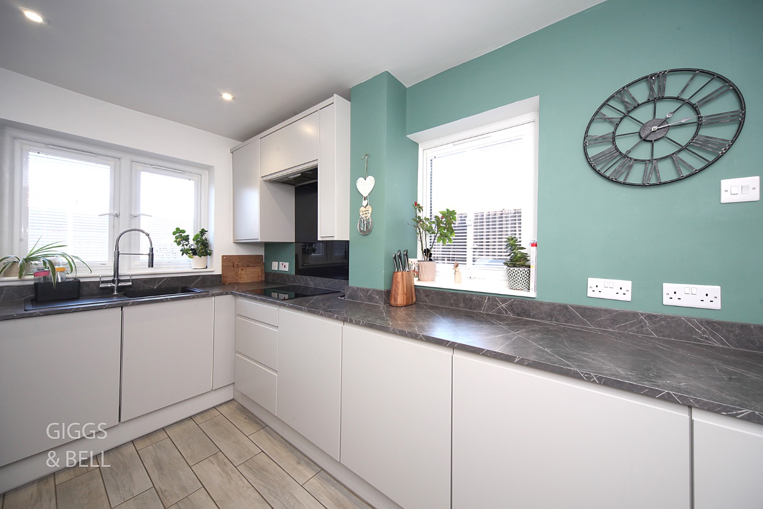3 bed detached house for sale in Hazelwood Close, Luton  - Property Image 13