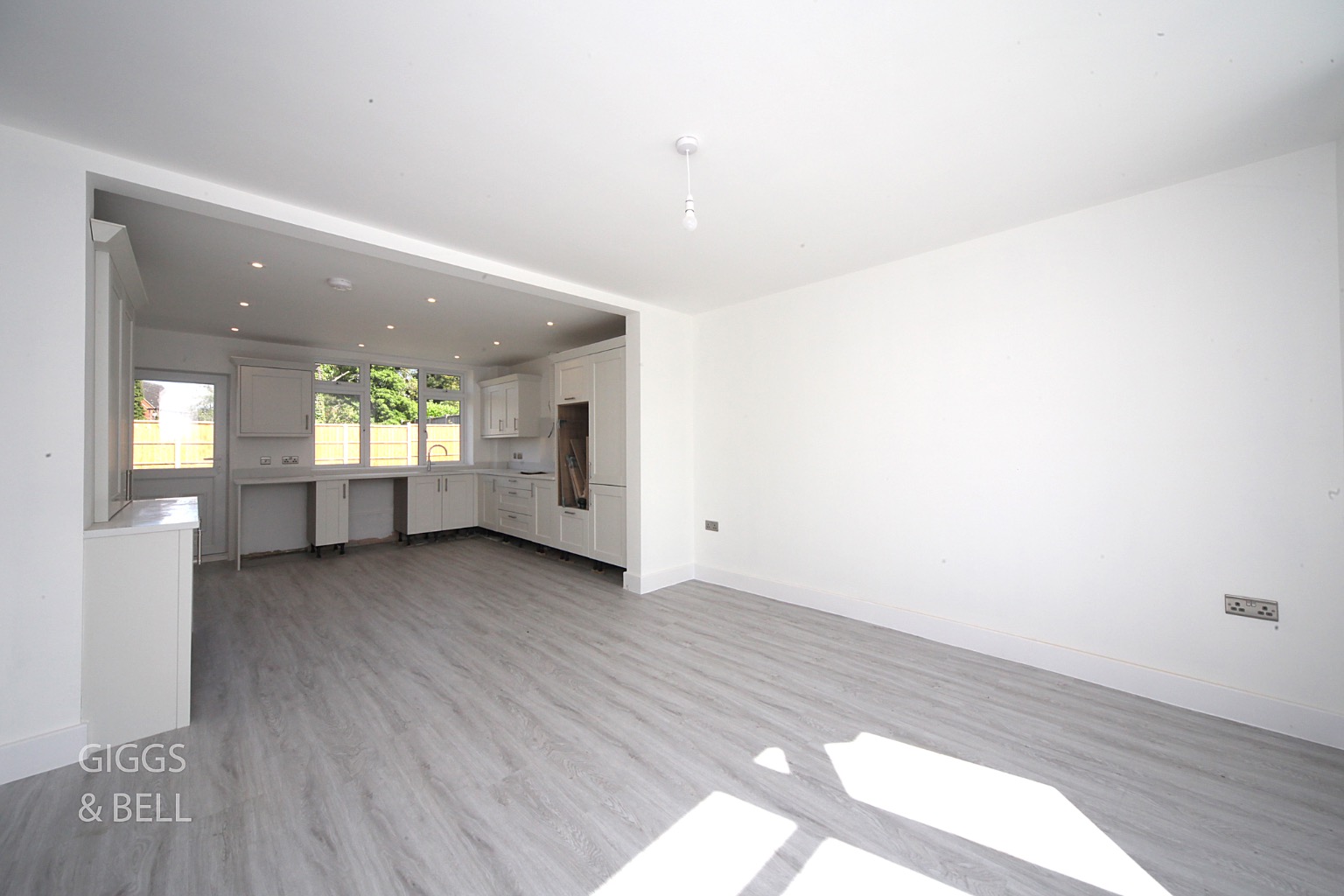 3 bed semi-detached bungalow for sale in Ashcroft Road, Luton 8