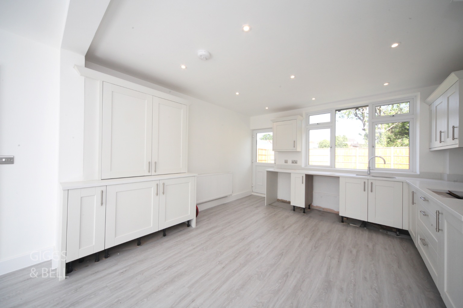 3 bed semi-detached bungalow for sale in Ashcroft Road, Luton 5