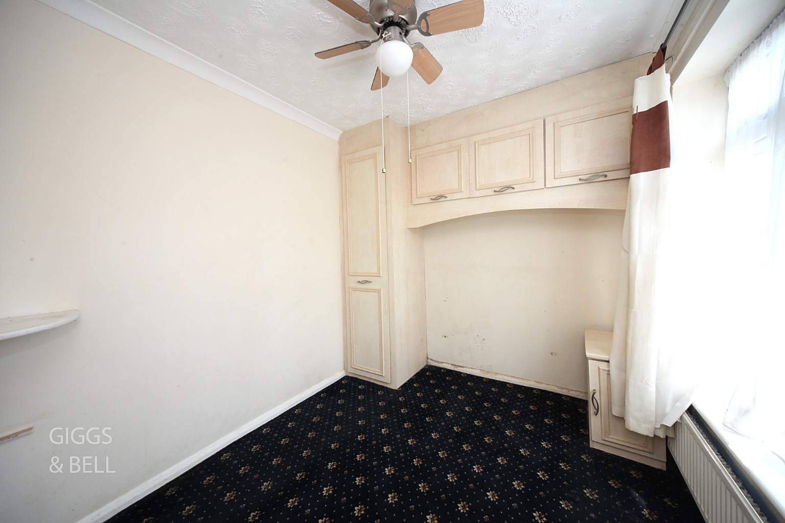 5 bed semi-detached house for sale in Friars Way, Luton 12