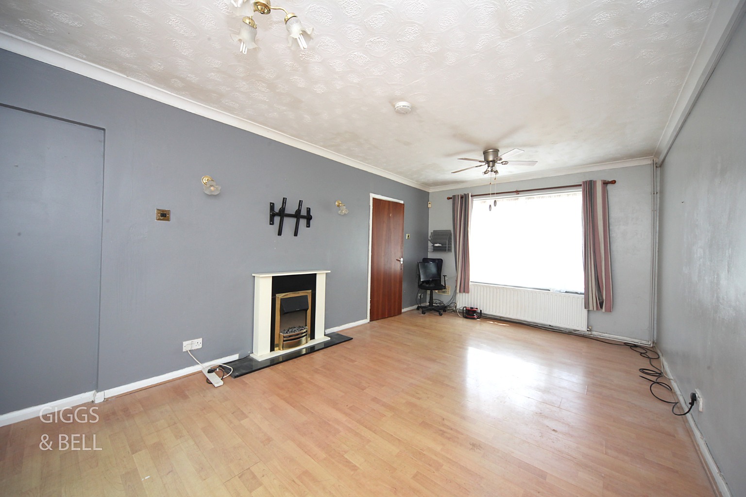 5 bed semi-detached house for sale in Friars Way, Luton 2