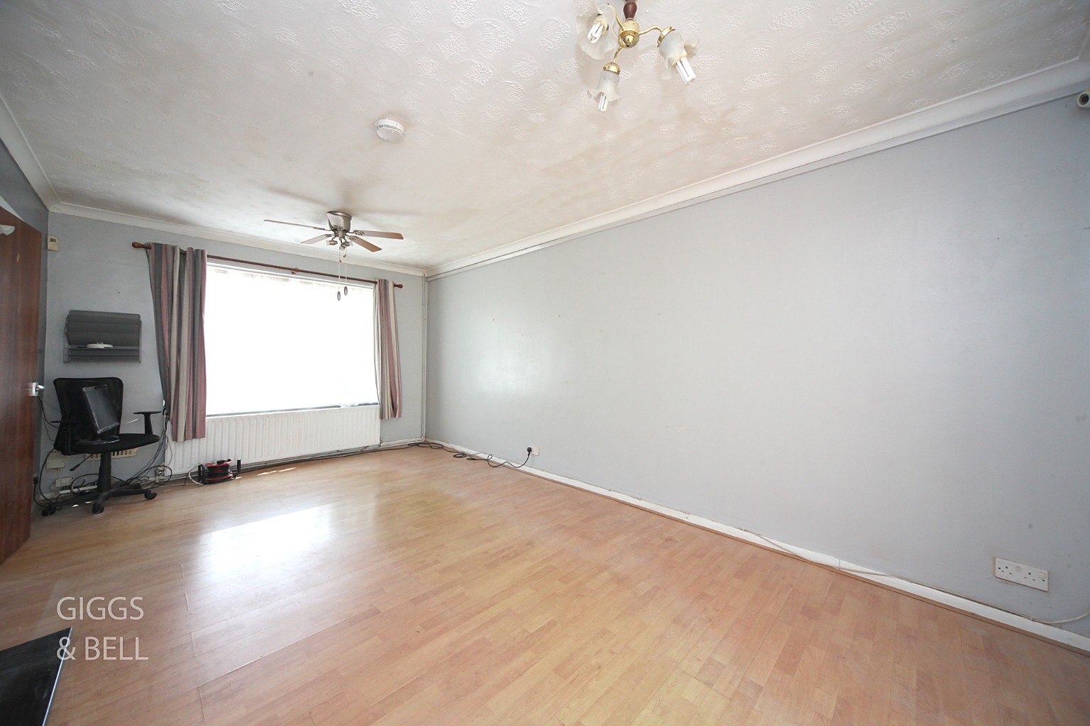5 bed semi-detached house for sale in Friars Way, Luton  - Property Image 4