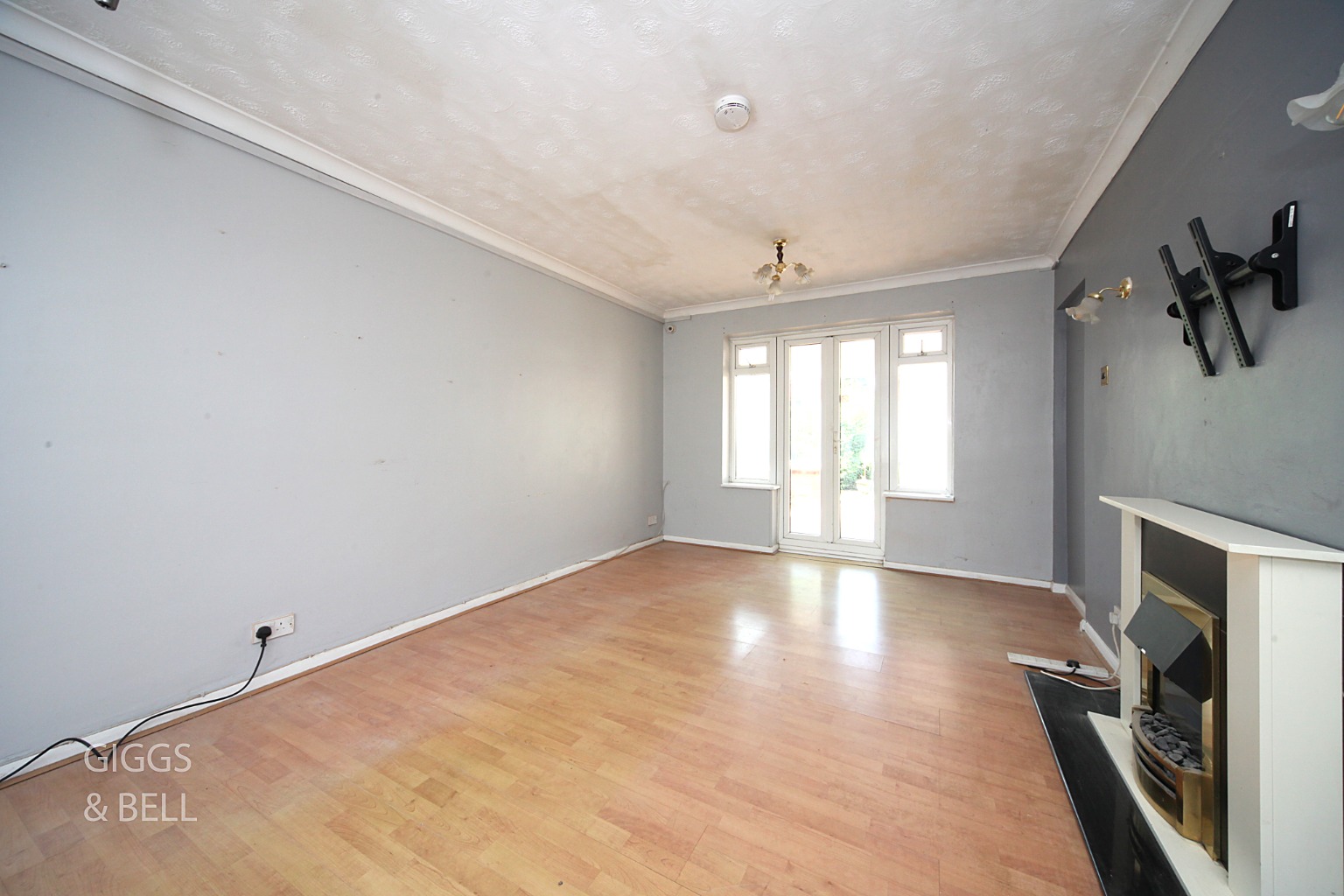 5 bed semi-detached house for sale in Friars Way, Luton 1