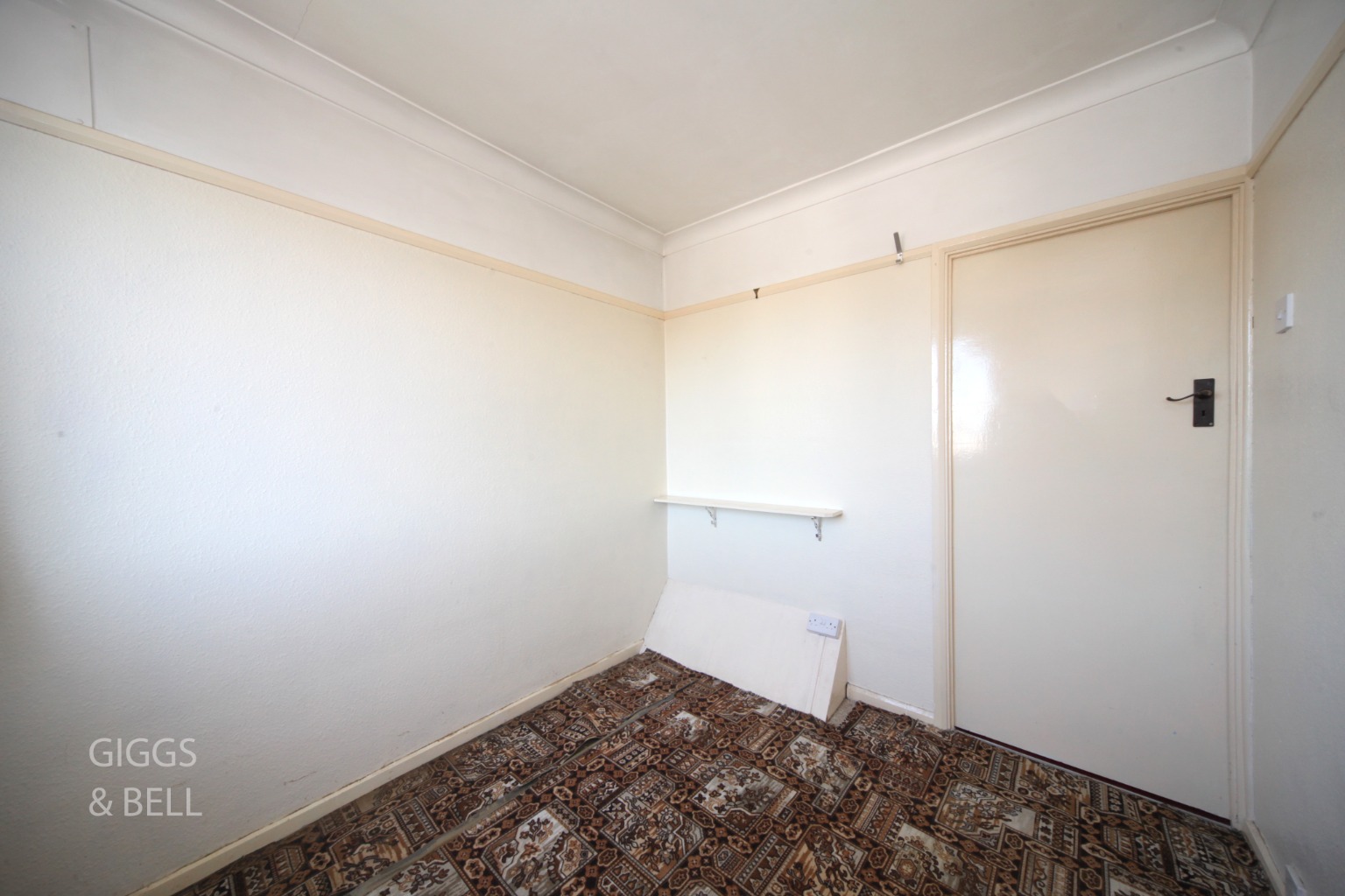 3 bed semi-detached house for sale in Hollybush Road, Luton  - Property Image 10