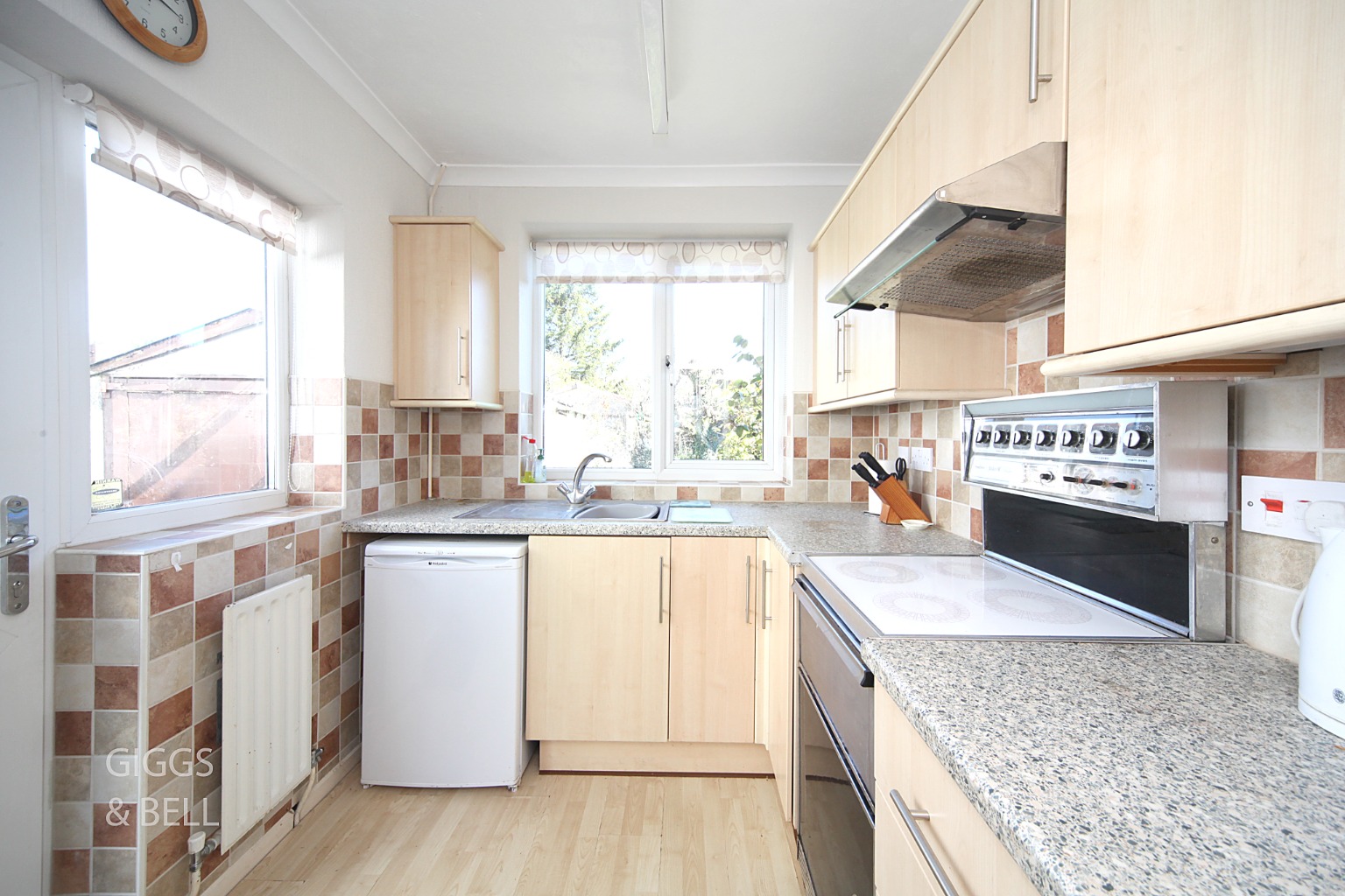 3 bed semi-detached house for sale in Hollybush Road, Luton 5