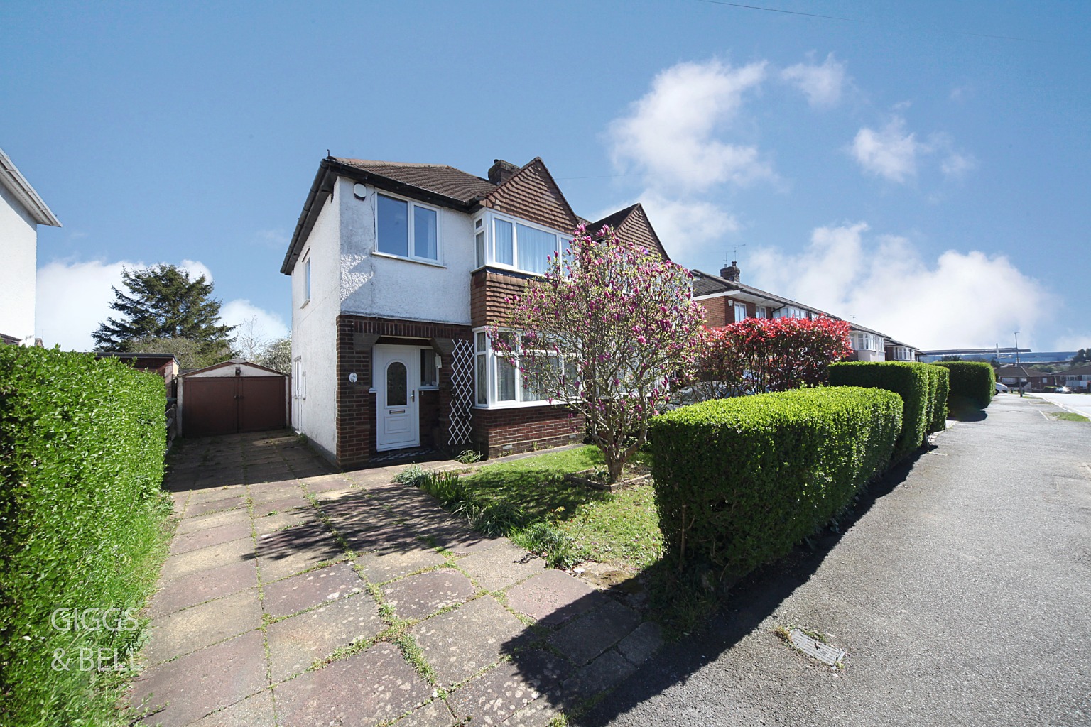 3 bed semi-detached house for sale in Hollybush Road, Luton  - Property Image 1