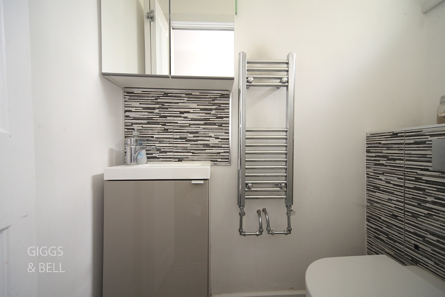 3 bed end of terrace house for sale in Wauluds Bank Drive, Luton  - Property Image 8