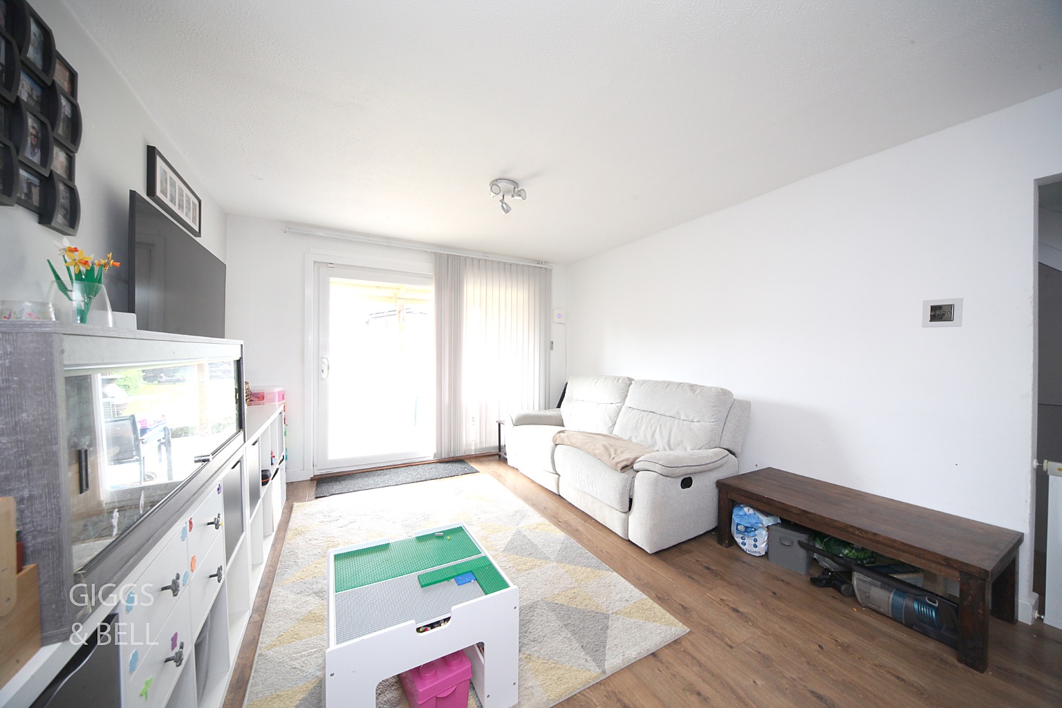 3 bed end of terrace house for sale in Wauluds Bank Drive, Luton  - Property Image 4