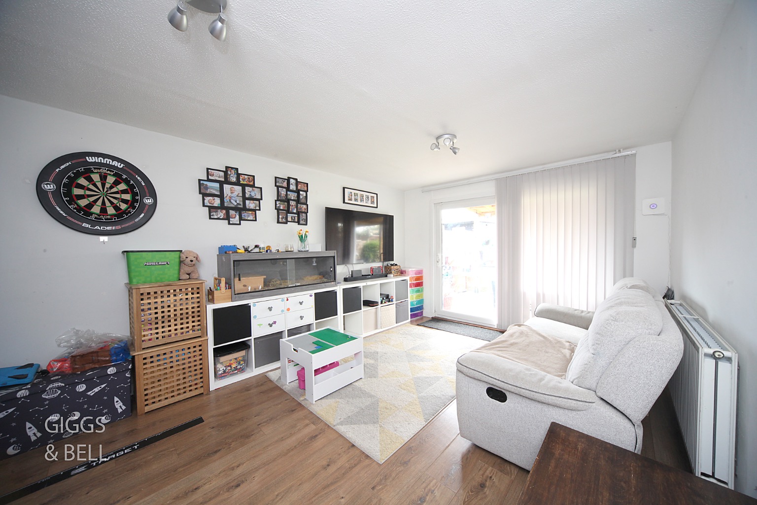 3 bed end of terrace house for sale in Wauluds Bank Drive, Luton 2